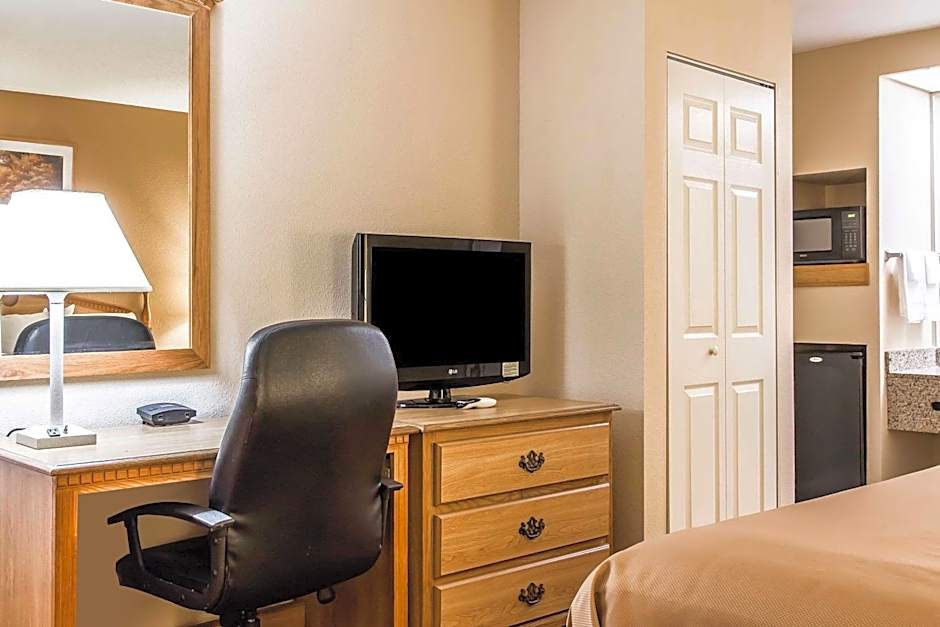 Econo Lodge Inn & Suites Huntsville University Area