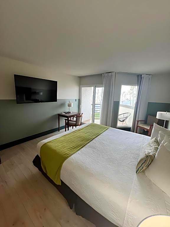 HUNTINGTON BEACH INN
