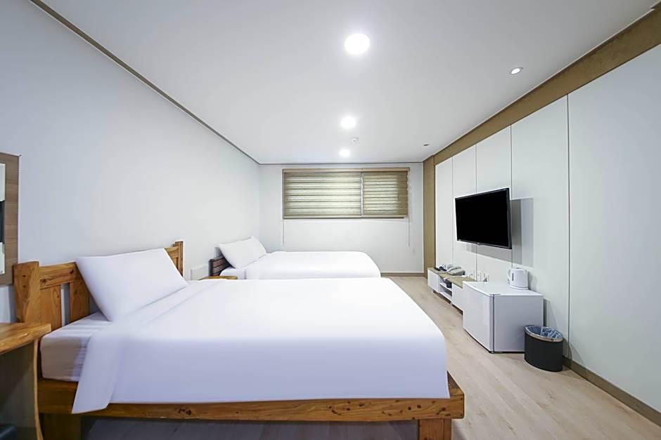 J2 Family Hotel