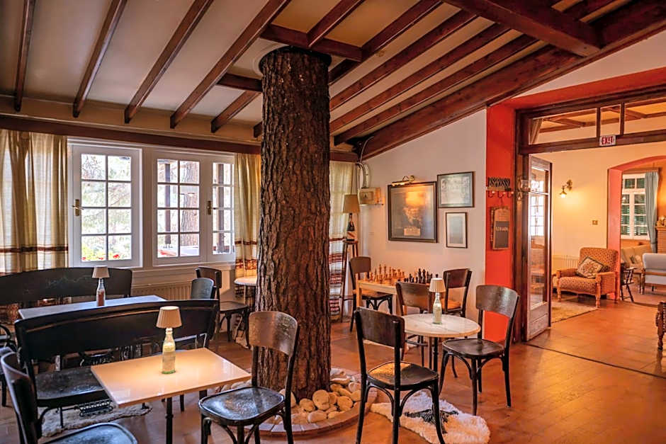 New Helvetia Historic Hotel