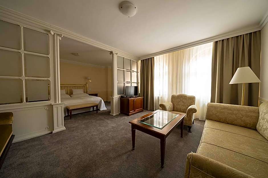 Hotel Embassy
