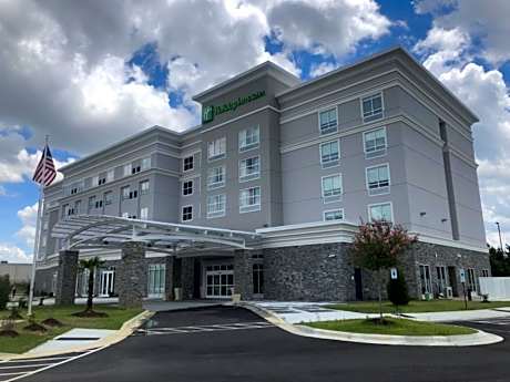 Holiday Inn Hotel And Suites Fayetteville W-Fort Bragg Area By IHG