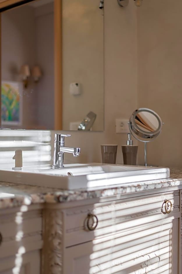 La Fabrique à Poupées - Chambres et Appartements de charme au coeur de Menton