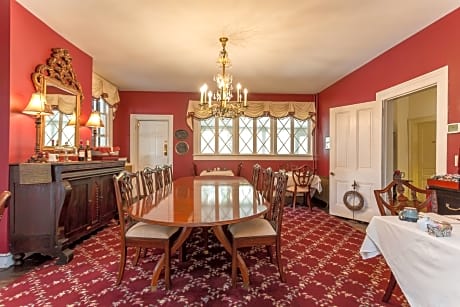 Holladay House B&B