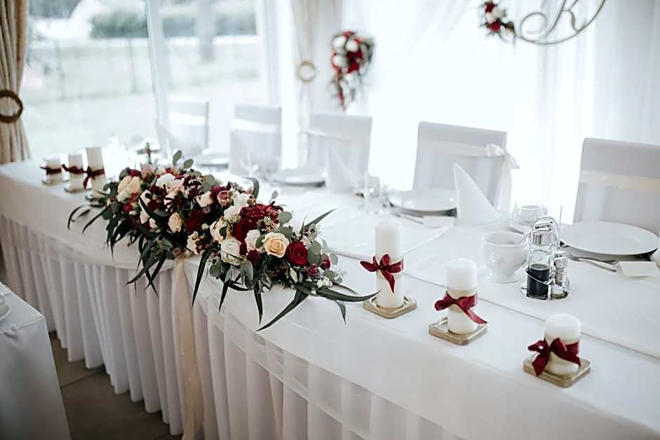 Zajazd CHATA Kębłowo