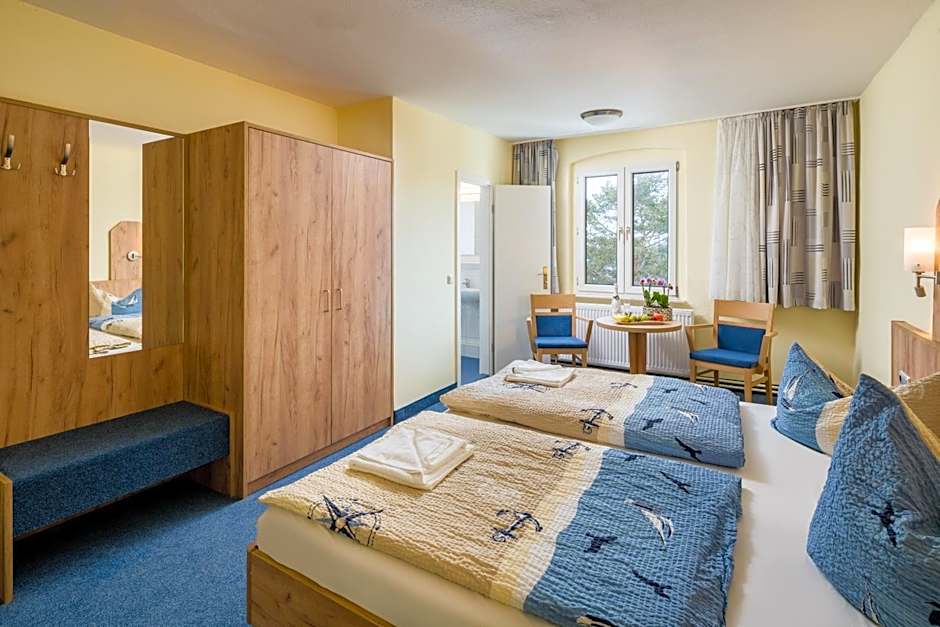Foto 1 di 2 di 1 Double Bed, Seaside