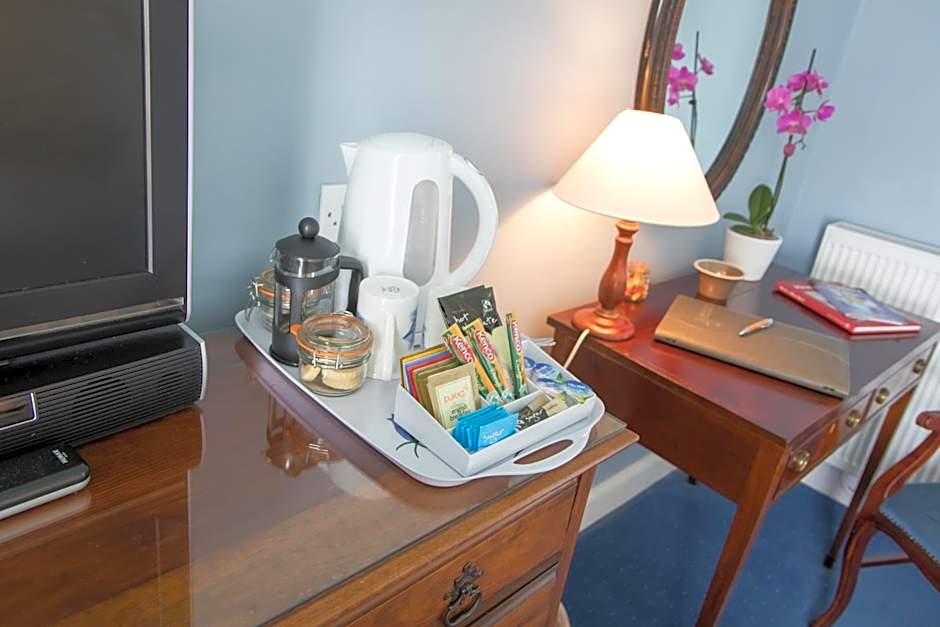 Whitehouse Country House