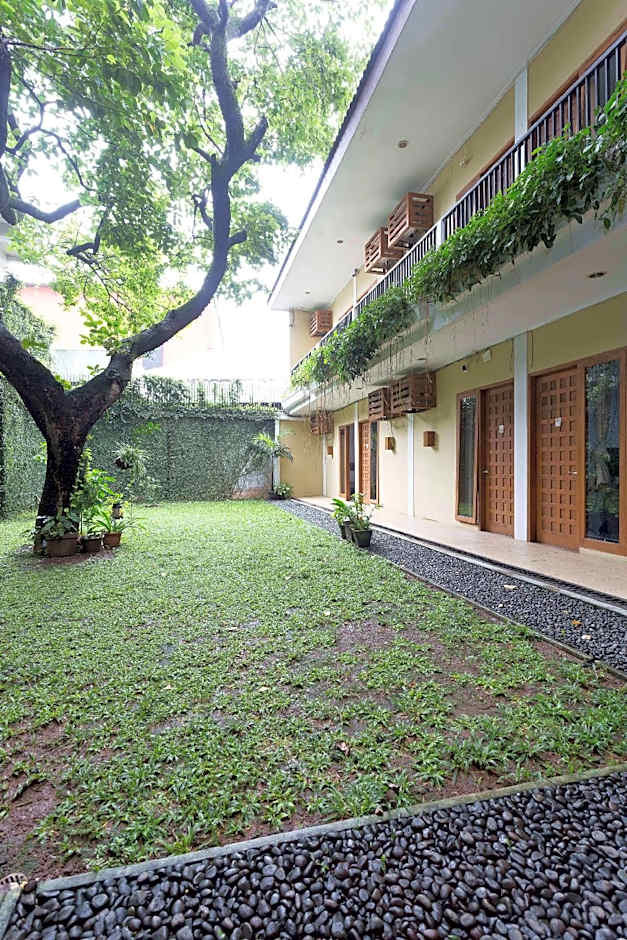 RedDoorz Plus near Cilandak Town Square 2