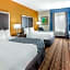 La Quinta Inn & Suites by Wyndham Gonzales