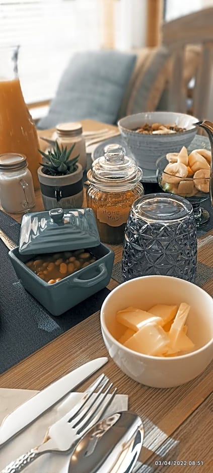 Outlander Boutique B&B King