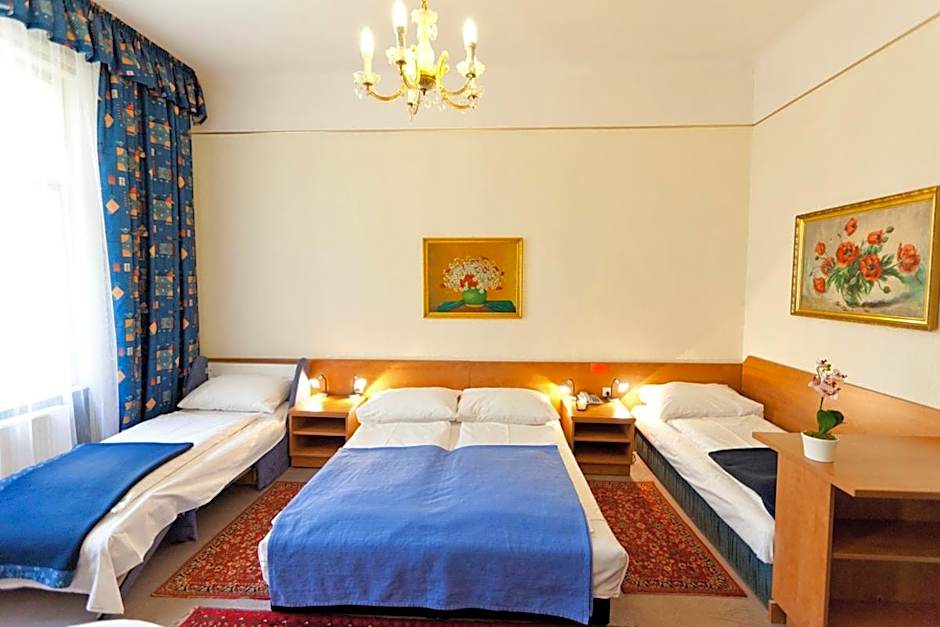 Photo 1 of 5 of Quadruple Room