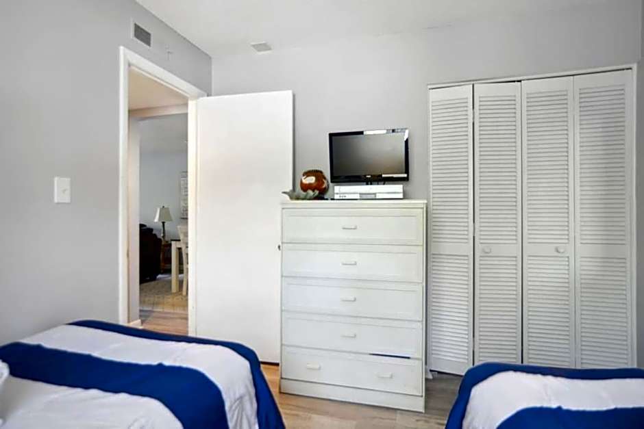 5 stars Peaceful Condo - 7 min walk to the beach