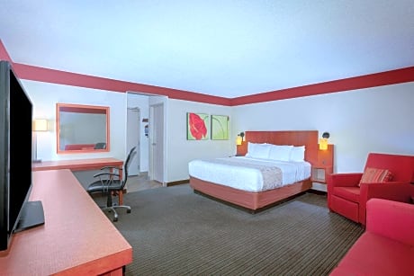 1 King Bed Deluxe Room Non-Smoking