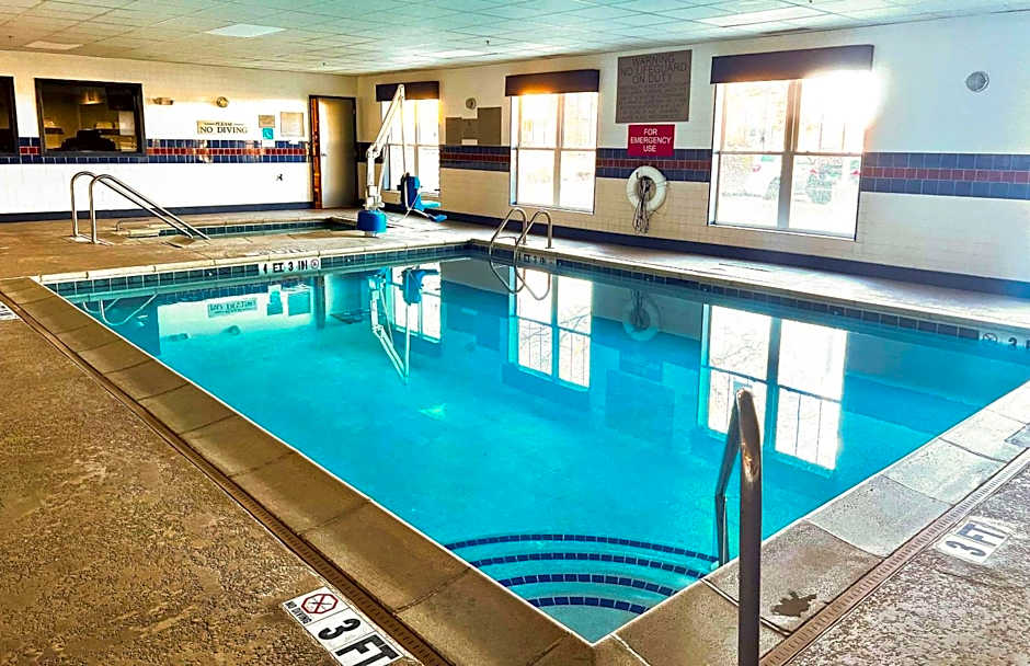 Country Inn & Suites by Radisson, Crystal Lake, IL
