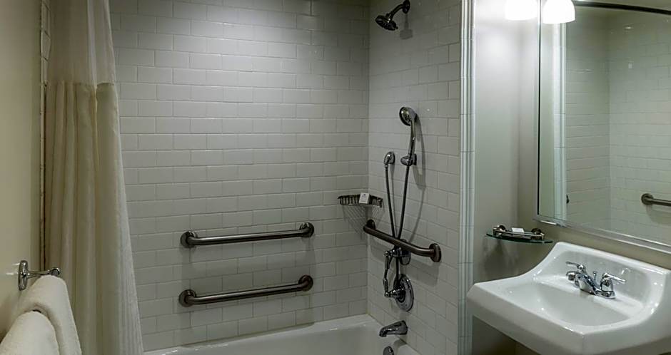Portola Hotel and Spa