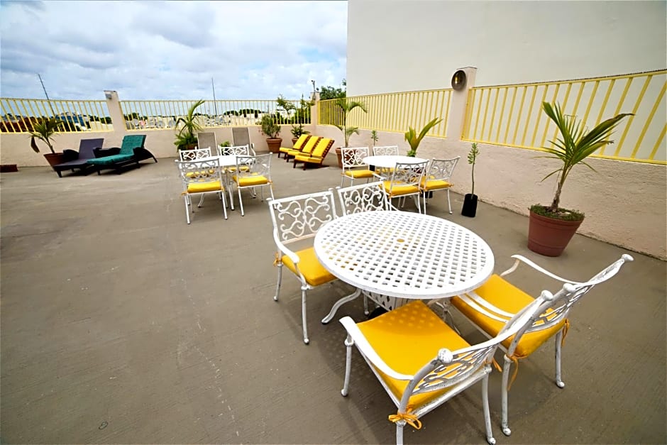 Hotel 12 BEES by Kavia