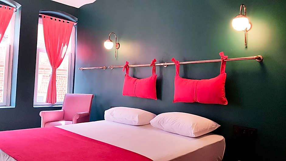 Casa Rosa Suites