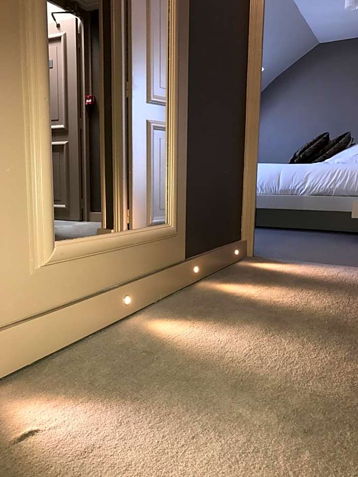 Hotel Jacques De Molay