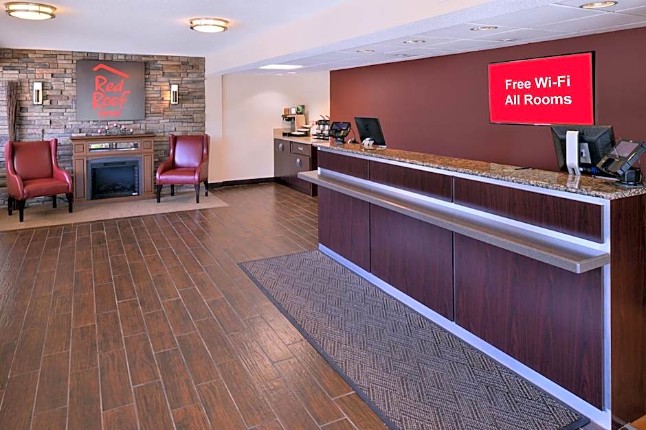 Super 8 by Wyndham Deerfield/Northbrook