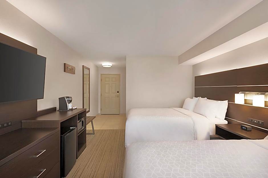 Holiday Inn Express and Suites Sarasota East By IHG