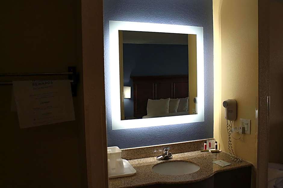 Days Inn by Wyndham Batavia Ohio