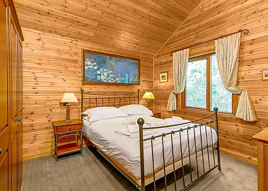 Tilford Woods Lodge Retreat