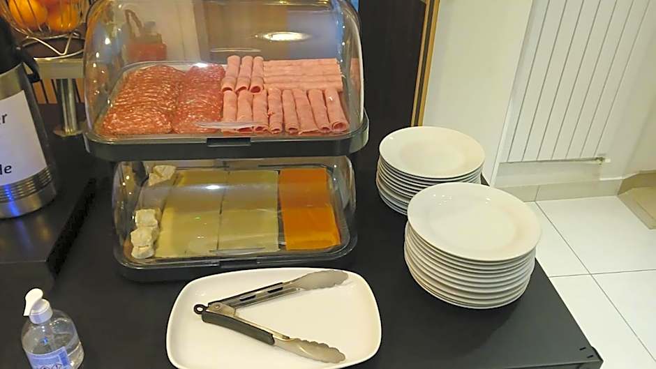 Mary's Hotel Republique