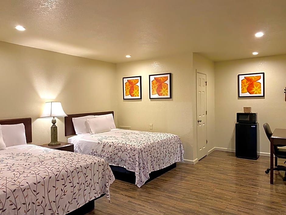 Whistling Pines Motel- Daily and Extended Stay