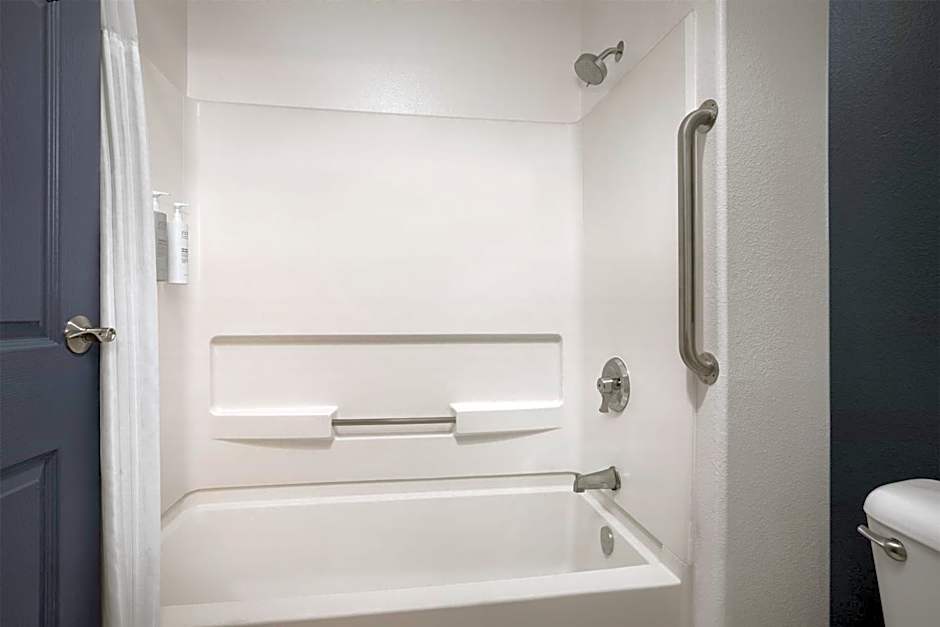 Spark by Hilton Lakewood Denver Southwest
