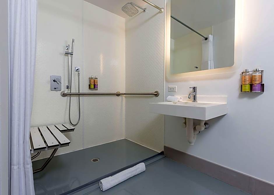 YOTEL Boston