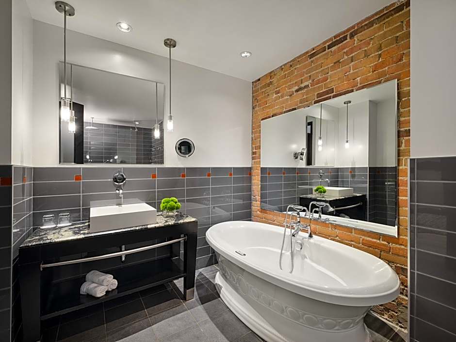 Le Place d Armes Hotel Suites