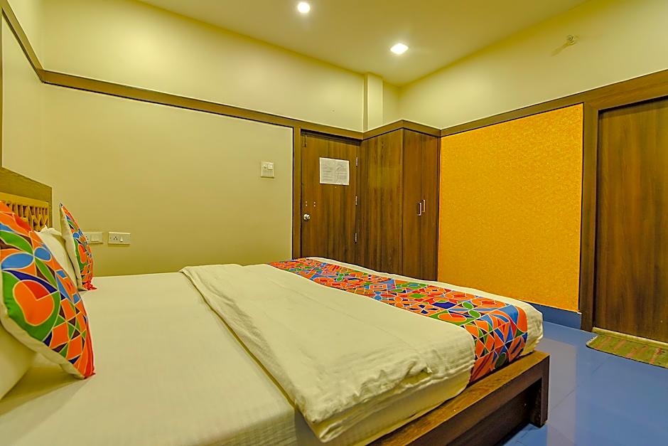 Fabexpress Shivalya – Calcutta, LA