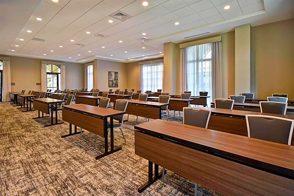 Homewood Suites by Hilton Orlando at FLAMINGO CROSSINGS Town Center
