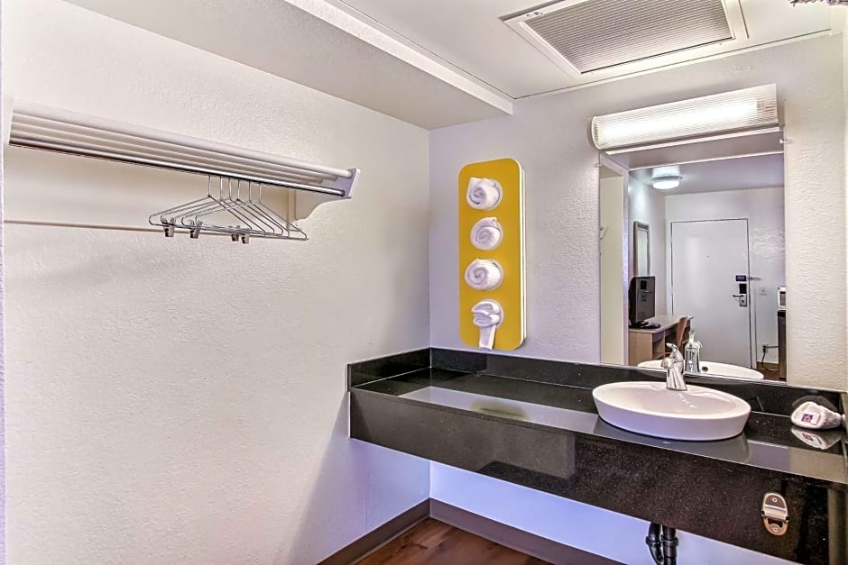 Motel 6-Salinas, CA - South - Monterey Area