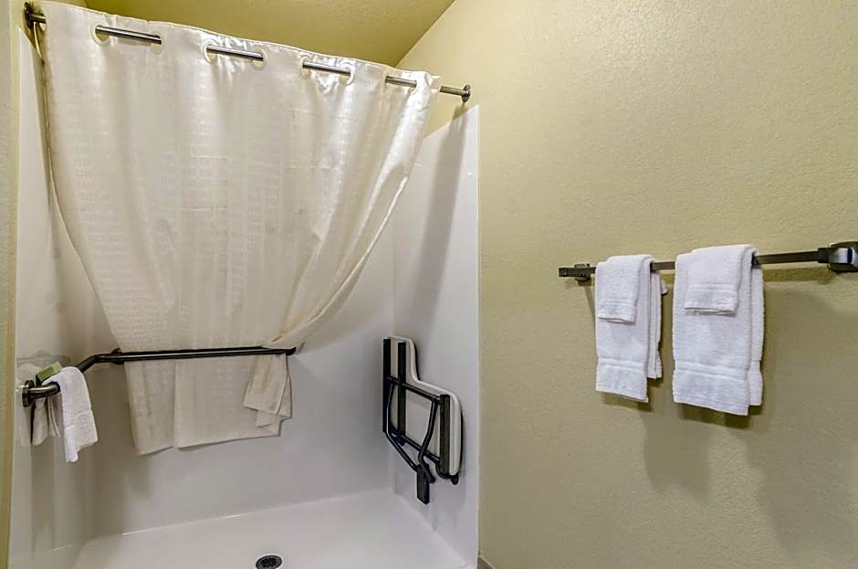 Cobblestone Inn & Suites - Oberlin