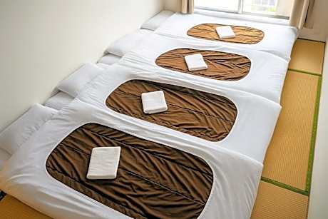 【Japanese-Style Room with Shared Bathroom】 for 4 person