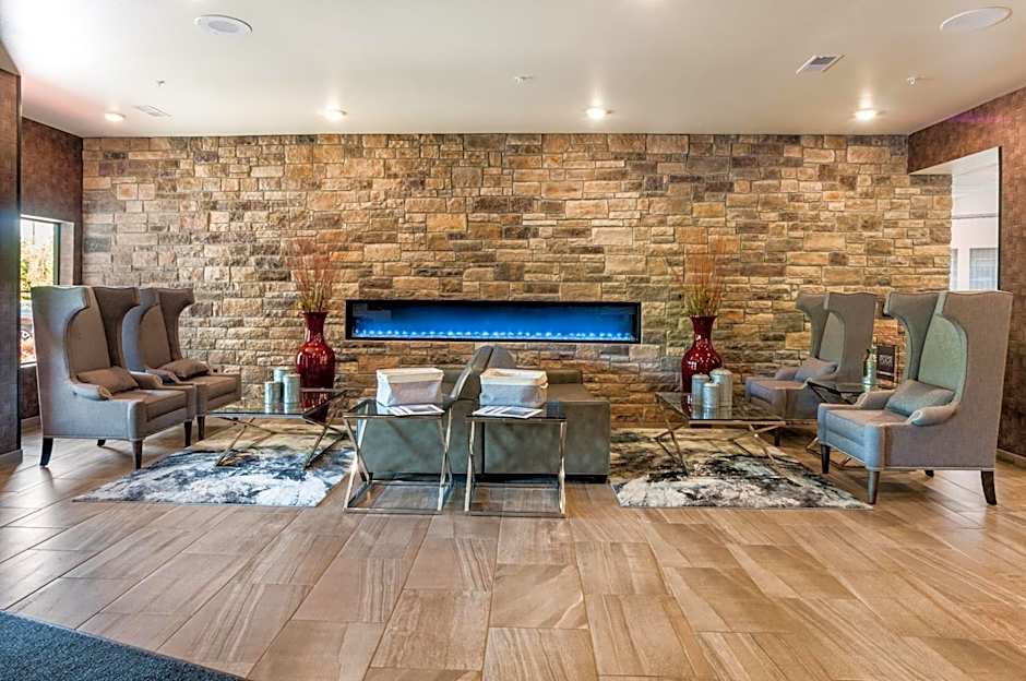 Cobblestone Hotel & Suites Appleton International Airport