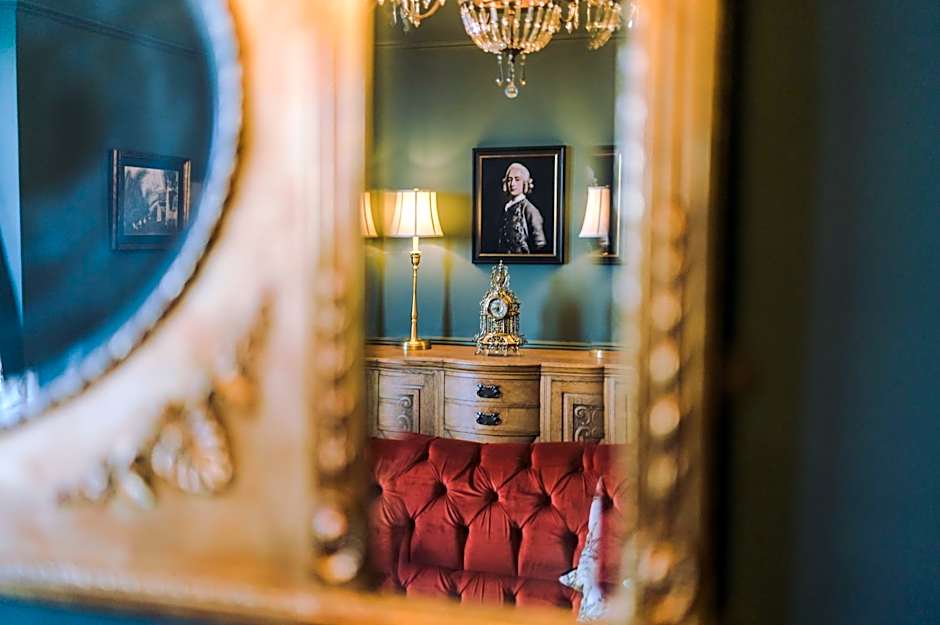 Russell Court by Orenda-Luxe