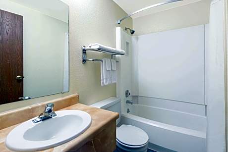 1 King Bed Pet-Friendly Non-Smoking