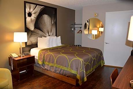 Queen Room - Disability Access/Non-Smoking