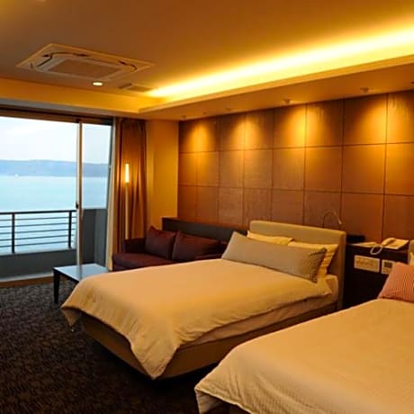 Room with Tatami Area and Sea View Open-Air Bath