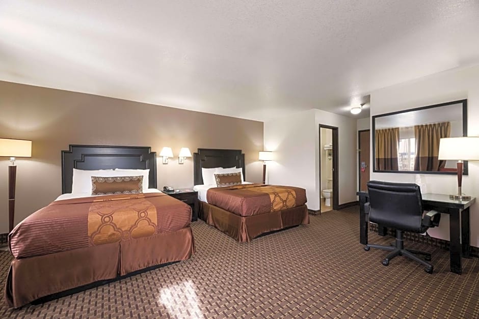 Econo Lodge Inn & Suites