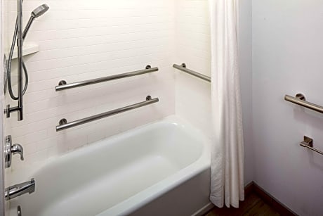 1 King Hearing Accessible Nonsmoking