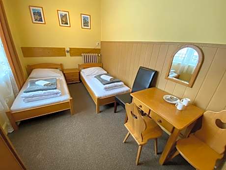 Studio (4 Adults)