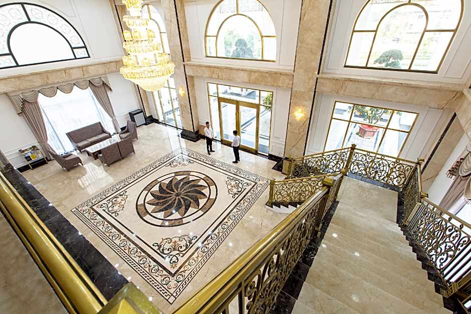 Duc Huy Grand Hotel and Spa