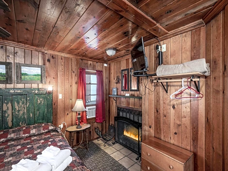 Apache Village 2, King Studio, Midtown, Sleeps 2