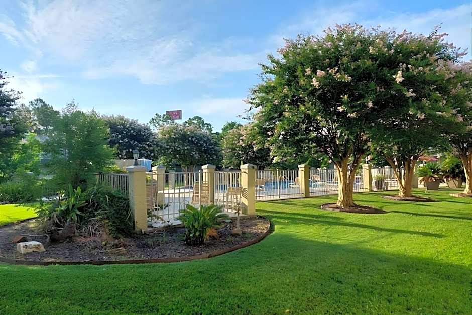 Iberia House & Suites