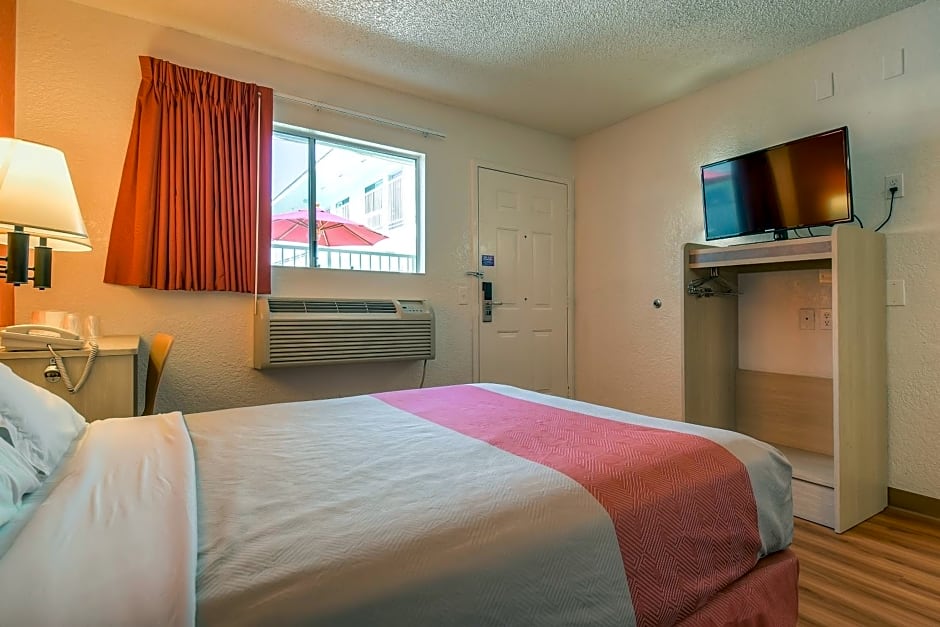 Motel 6-Rowland Heights, CA - Los Angeles - Pomona