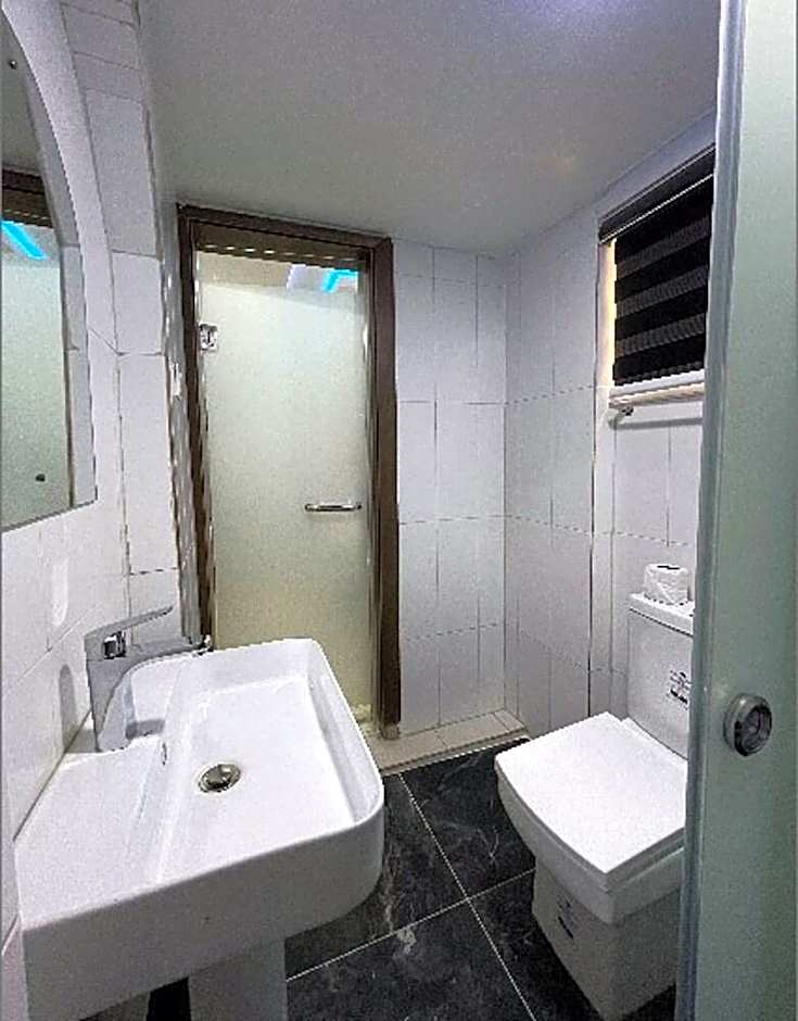 Charlies Place and Suites