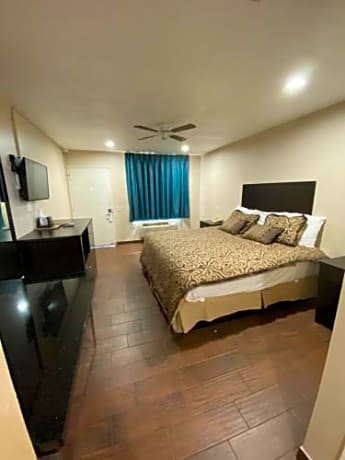 King Room - Non-Smoking